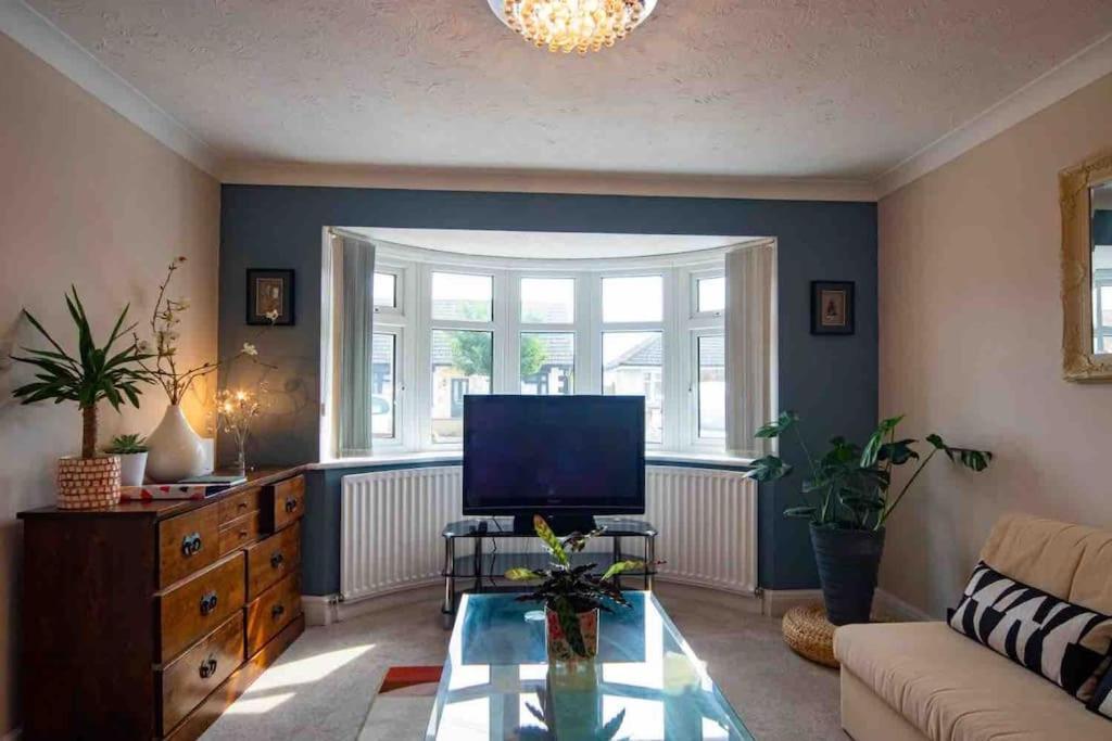 1 Bedroom Self Contained Apartment In Christchurch Winkton Zewnętrze zdjęcie